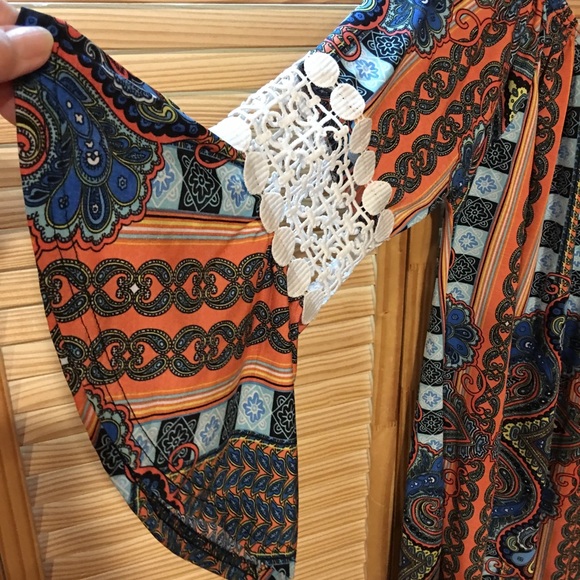 Beautiful pinwheel sleeve Tunic - Picture 6 of 8